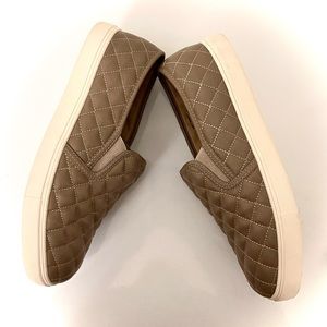 Time & Tru slip on sneaker